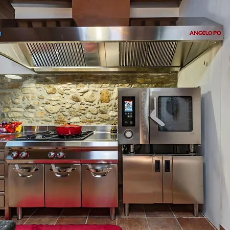 Trepida Villa *